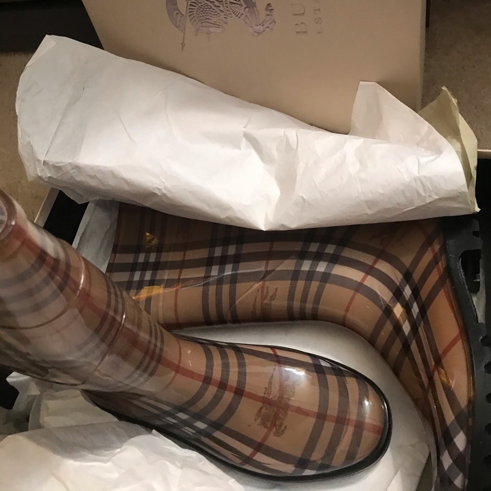 Buryberry Rain Boots